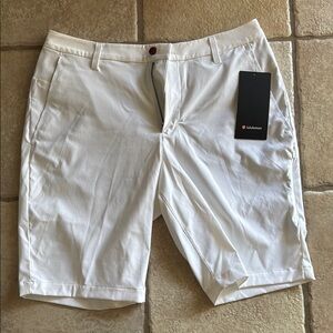 Lululemon White Men's Commission Golf Shorts 32